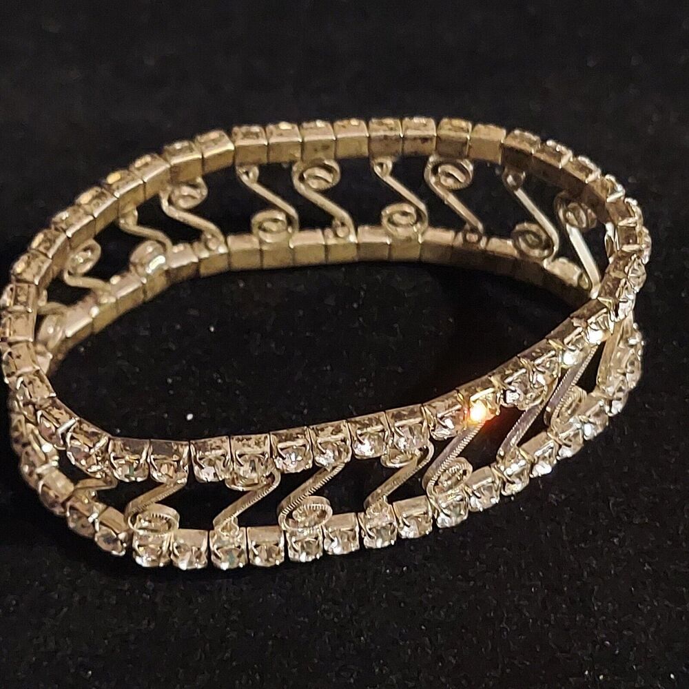 Rhinestone Wire Frame Stretch Bracelet Silvertone